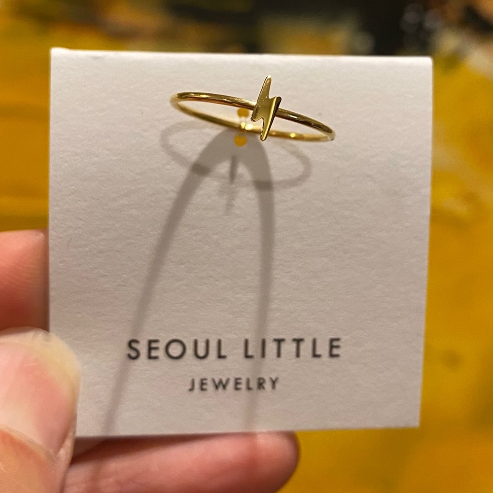 NWT Seoul Little lightning bolt ring